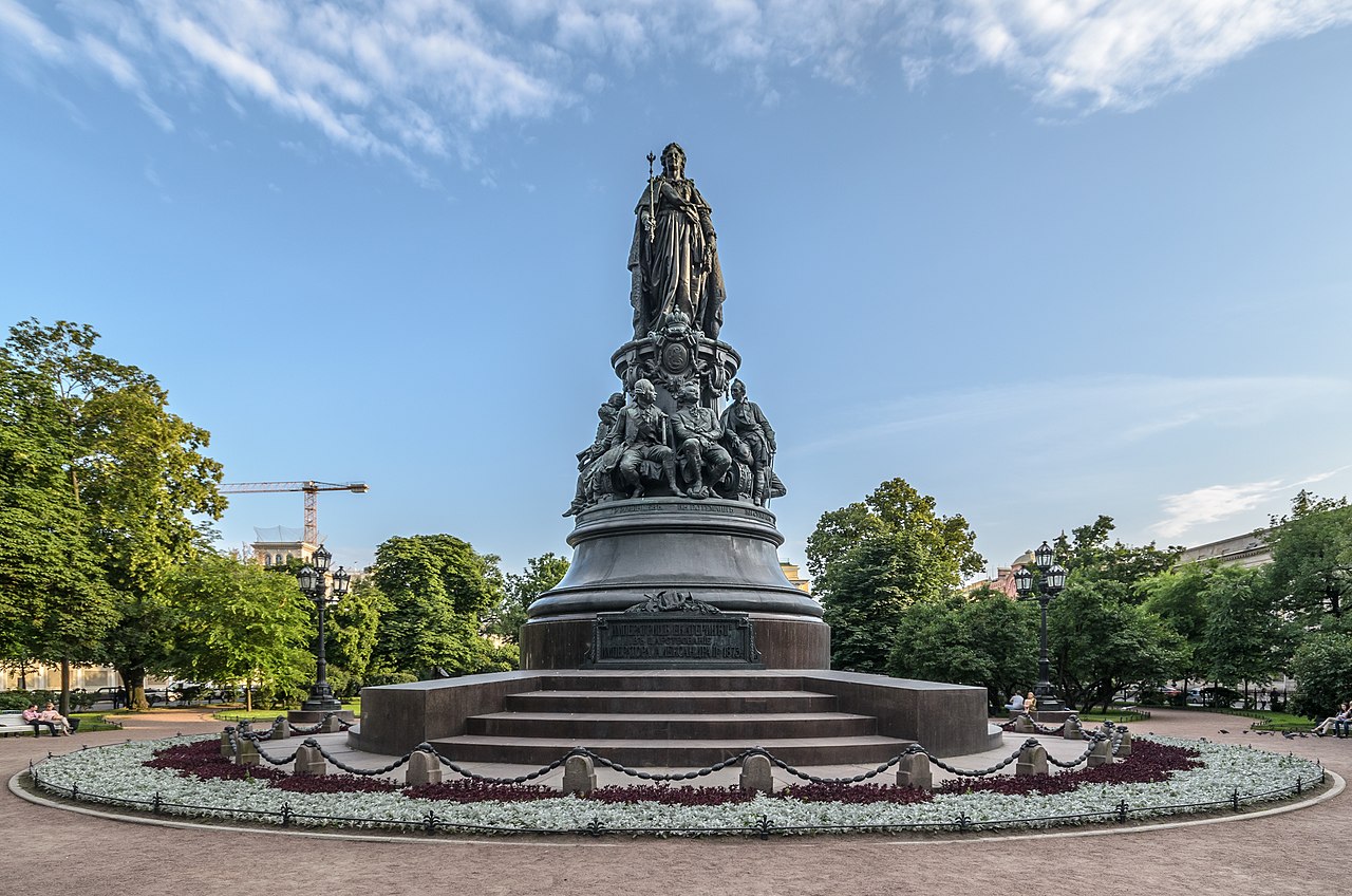 Monument_to_Catherine_II_in_SPB.jpeg